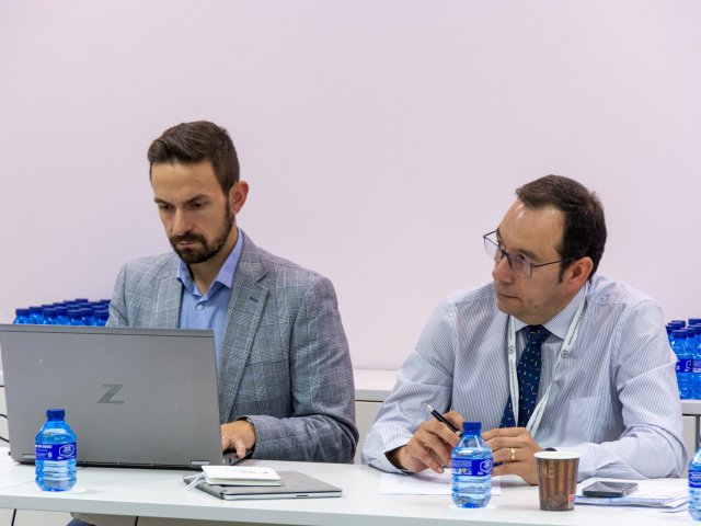 03José Luis Cobos, vicepresidente del Consejo General de Enfermeria esuchan propuestas de los colegios provinciales